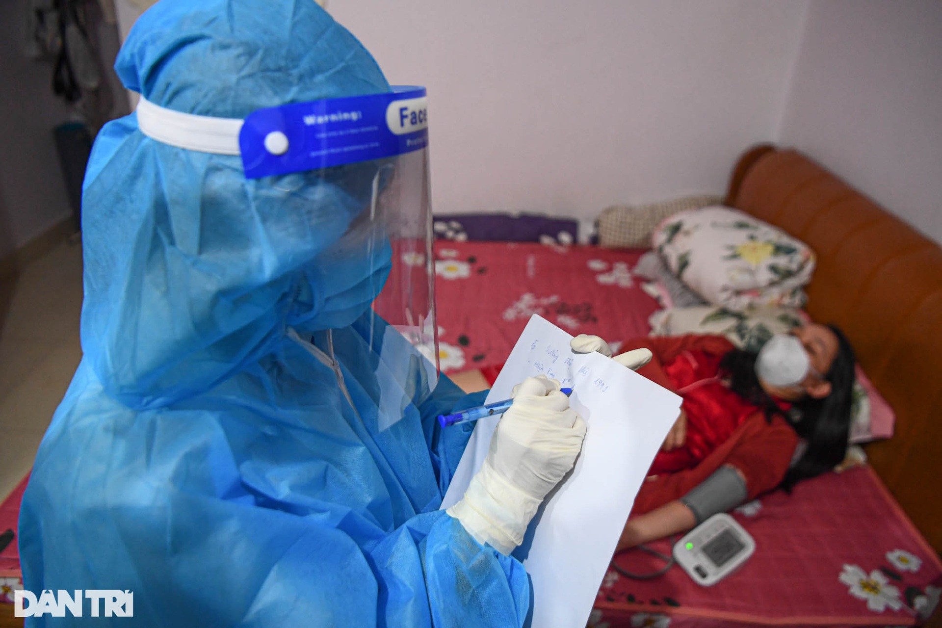 F0 ở Hà Nội tăng vọt, nhân viên y tế điều trị tại nhà như thế nào? - 12 F0 ở Hà Nội tăng vọt, nhân viên y tế điều trị tại nhà như thế nào? - 12
