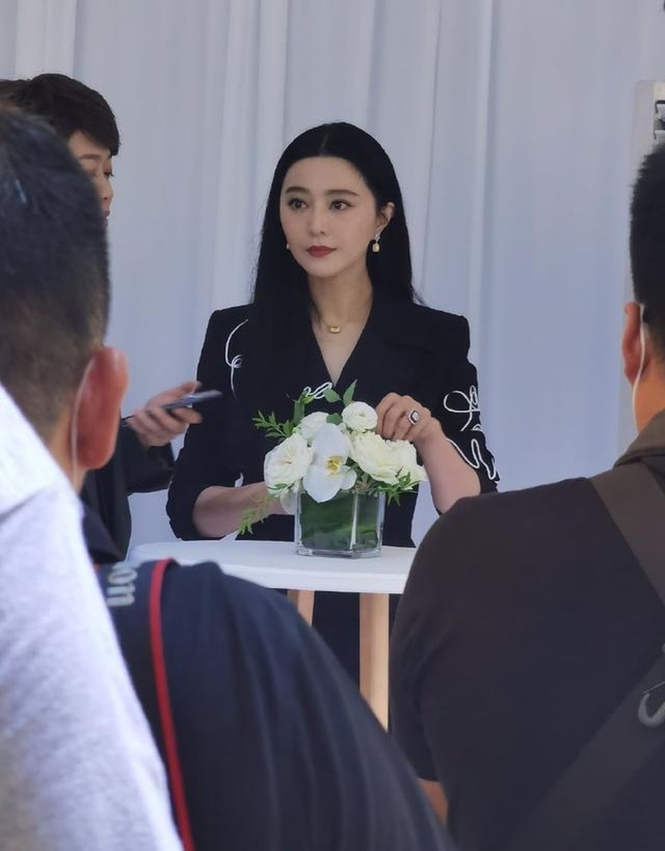 Nhan sắc tuổi 39 của nữ hoàng giải trí Phạm Băng Băng - 6 Nhan sắc tuổi 39 của nữ hoàng giải trí Phạm Băng Băng - 6