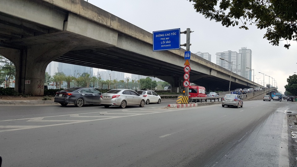 Giao thông Hà Nội “hạ nhiệt” ngày đầu kỳ nghỉ Tết - 4 Giao thông Hà Nội “hạ nhiệt” ngày đầu kỳ nghỉ Tết - 4