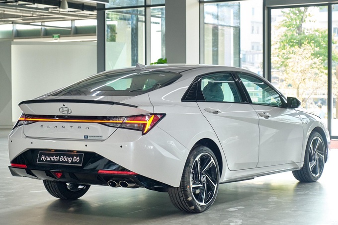 Hyundai Elantra N-Line: hút mắt từ mọi góc nhìn, trang bị hấp dẫn, động cơ là điểm nhấn - 9 Hyundai Elantra N-Line: hút mắt từ mọi góc nhìn, trang bị hấp dẫn, động cơ là điểm nhấn - 9