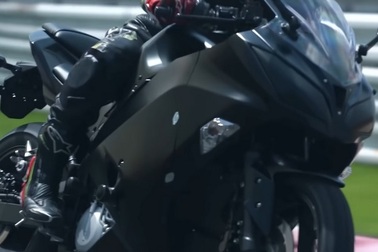 Kawasaki thử nghiệm mô-tô với động cơ hybrid và hộp số 6 cấp