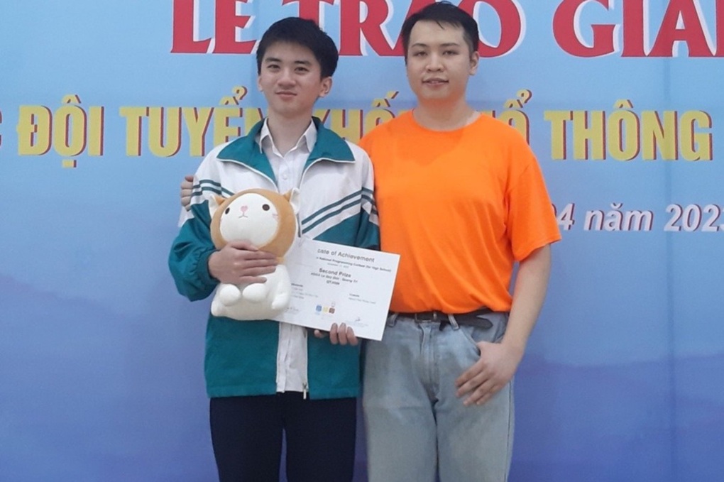 Nam sinh Quảng Trị nhận học bổng nửa tỷ đồng của Đại học Quốc gia TPHCM - 2 Nam sinh Quảng Trị nhận học bổng nửa tỷ đồng của Đại học Quốc gia TPHCM - 2