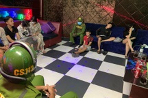 Phát hiện 8 nam, nữ "bay lắc" trong quán karaoke dương tính với ma túy
