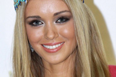 Tân Hoa hậu thế giới trở về quê hương