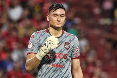 Văn Lâm nhận lời động viên bí ẩn sau chuỗi trận tệ hại cùng Muangthong United