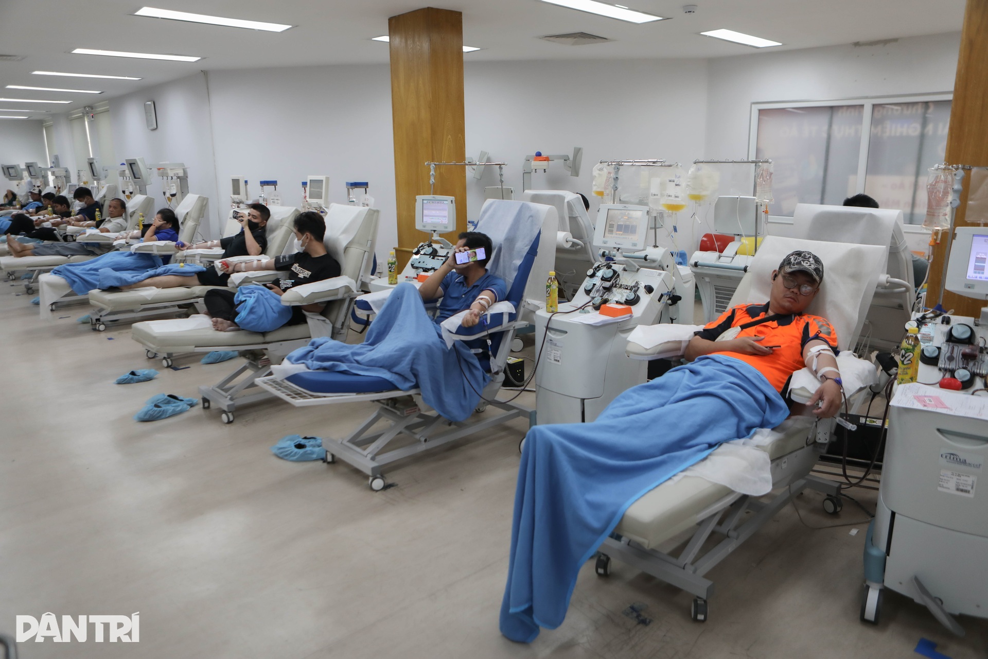 Giới trẻ ở TPHCM dậy từ 5h, đi hàng chục cây số để hiến tiểu cầu cứu người - 6