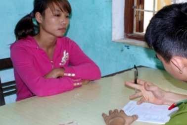 Đến tiệm vàng, vờ xem hàng rồi bất ngờ bỏ chạy