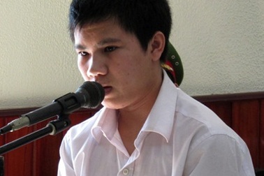 Bênh bạn học, học sinh lớp 11 rút dao đâm chết người