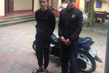 Khởi tố, bắt giam 2 đối tượng táo tợn nổ pháo trước cổng công an huyện