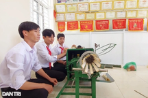 "Đổi màu" tỏi, "thay áo" cho sách và những sáng tạo của thầy trò năm 2022