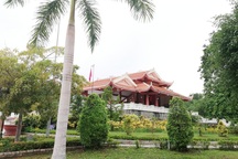 Khu tưởng niệm Bác Hồ xanh mát, yên bình giữa lòng thành phố Cà Mau