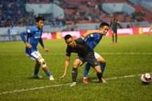 Thắng nhẹ B.Bình Dương, Than Quảng Ninh vẫn "bay cao" ở V-League