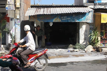 Cả khu dân cư náo loạn vì đám cháy trong căn nhà khóa kín cửa