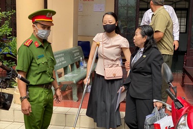 Vụ tiếp viên hàng không bị xe tông:  Bồi thường nạn nhân 50 triệu đồng (!?)