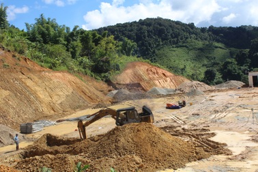 Trường học chưa thi công đã xuất hiện nguy cơ sạt lở đất
