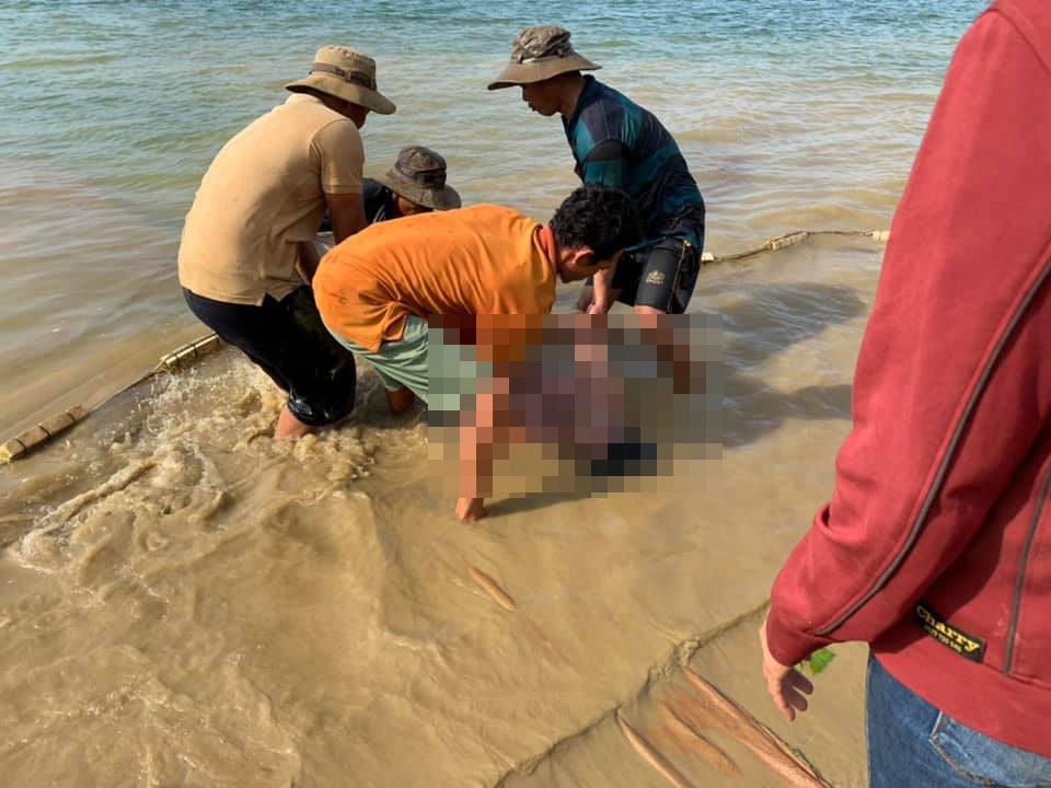Dùng lưới quét lòng hồ Trị An, tìm kiếm người đàn ông mất tích - 1 Dùng lưới quét lòng hồ Trị An, tìm kiếm người đàn ông mất tích - 1