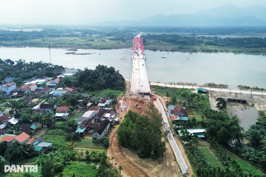 Chủ đất phải trả lại 1,2 tỷ đồng vì huyện nhầm phương án bồi thường - 1 Chủ đất phải trả lại 1,2 tỷ đồng vì huyện nhầm phương án bồi thường - 1