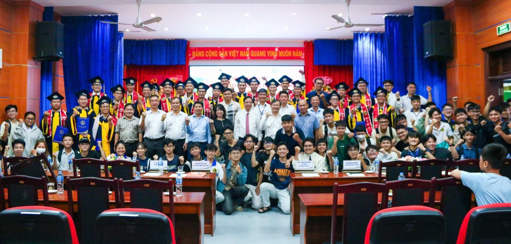 25 kỹ sư tốt nghiệp chuyên ngành Đường sắt, tham gia nhiều dự án trọng điểm - 2 25 kỹ sư tốt nghiệp chuyên ngành Đường sắt, tham gia nhiều dự án trọng điểm - 2