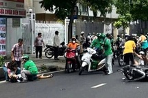 Nhiều người bị thương sau va chạm với taxi ở TPHCM