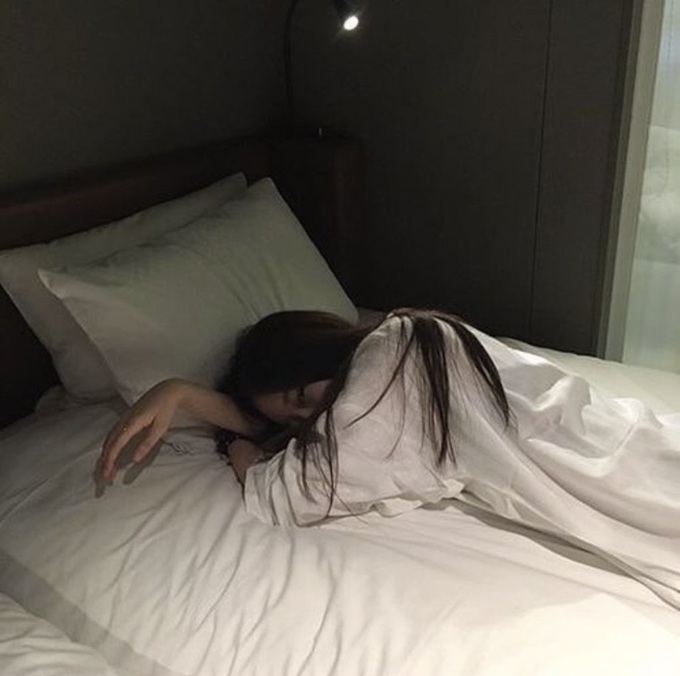 4 tư thế ngủ có thể âm thầm gây hại cho sức khỏe nhưng nhiều người vẫn ngủ theo cách đó mỗi ngày - Ảnh 1. 4 tư thế ngủ có thể âm thầm gây hại cho sức khỏe nhưng nhiều người vẫn ngủ theo cách đó mỗi ngày - Ảnh 1.