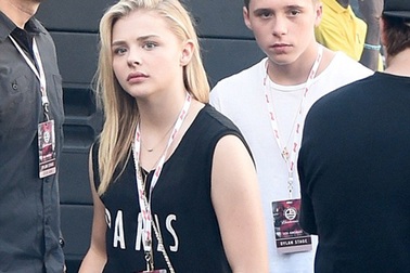 Chloe Moretz khen con của David Beckham đẹp trai