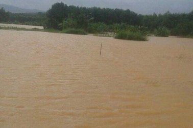 Bình Định: Xuất hiện lũ, nhiều nhà dân bị ngập