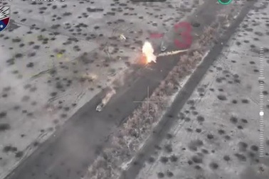 Ukraine đăng video phá hủy đoàn xe quân sự của Nga