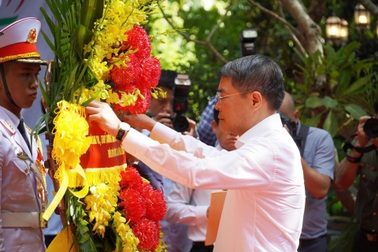 Thủ tướng Lê Minh Hưng dâng hương tại Hang Tám Cô, Thành cổ Quảng Trị