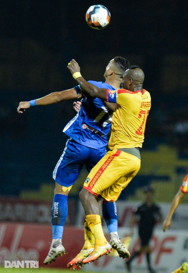 Thanh Hoá 2-1 Quảng Nam: Ngày về không trọn vẹn của HLV Nguyễn Thành Công - 13 Thanh Hoá 2-1 Quảng Nam: Ngày về không trọn vẹn của HLV Nguyễn Thành Công - 13