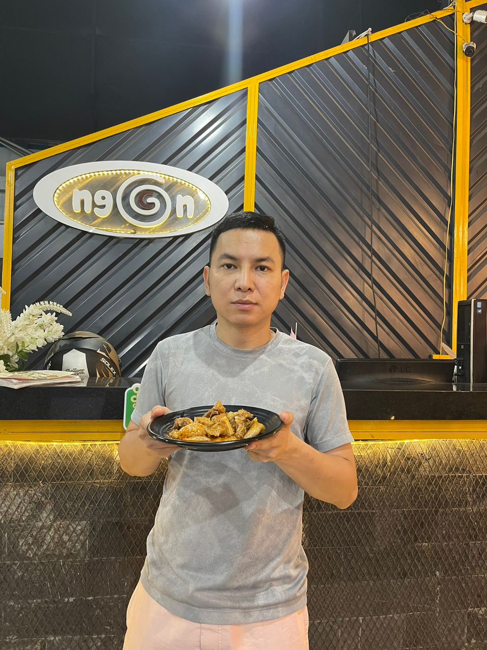 Chủ quán Ốc Ngon chia sẻ cách chế biến các món hải sản níu chân thực khách - 1 Chủ quán Ốc Ngon chia sẻ cách chế biến các món hải sản níu chân thực khách - 1