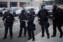 Mỹ điều 700 lính thủy quân lục chiến đến "điểm nóng" Los Angeles