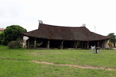 Di tích cấp quốc gia trăm năm tuổi oằn mình… chờ được “cứu”