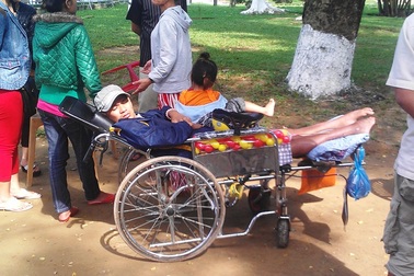 Quỵt tiền vé số người tàn tật 
