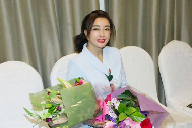 Lưu Hiểu Khánh trẻ trung đón sinh nhật lần thứ 67