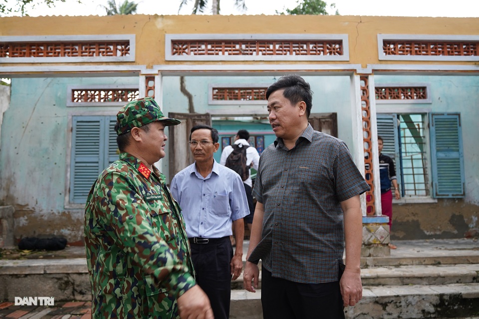 Phú Yên: “Bão dữ hất tung nhà, vợ chồng tôi ôm 2 con tìm nơi trú trong đêm” - 12 Phú Yên: “Bão dữ hất tung nhà, vợ chồng tôi ôm 2 con tìm nơi trú trong đêm” - 12
