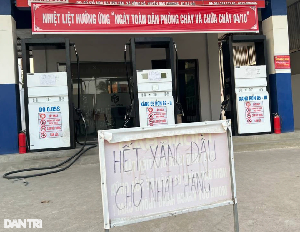Sau chỉ đạo nóng, nơi mua xăng dễ hơn, nơi vẫn đóng cửa im lìm - 1 Sau chỉ đạo nóng, nơi mua xăng dễ hơn, nơi vẫn đóng cửa im lìm - 1