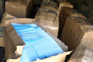 Phát hiện xe tải vận chuyển hàng chục ngàn khẩu trang không rõ nguồn gốc