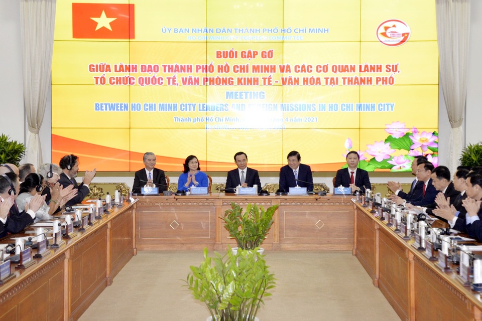 Bí thư Nguyễn Văn Nên: Không đánh đổi môi trường để phát triển kinh tế - 1 Bí thư Nguyễn Văn Nên: Không đánh đổi môi trường để phát triển kinh tế - 1