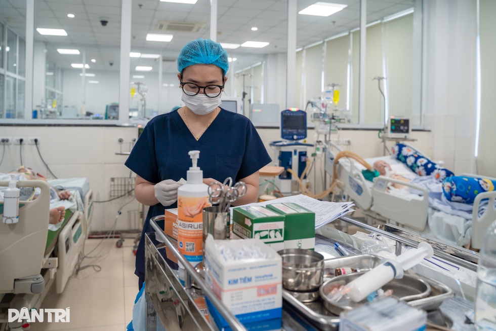 Nhật ký một ngày ở nơi “sinh tử giao nhau” của bóng hồng nội trú - 1 Nhật ký một ngày ở nơi “sinh tử giao nhau” của bóng hồng nội trú - 1