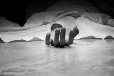 Gia đình vừa chôn cất xong, người đàn ông đột ngột trở về