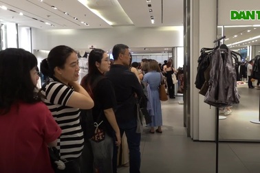 Nhiều bạn trẻ TPHCM thất vọng khi mua sắm ngày Black Friday