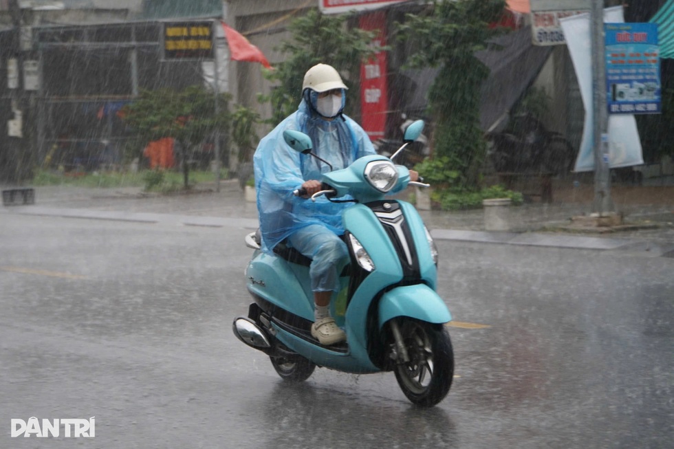 Miền Trung ứng phó bão Bualoi, sẵn sàng di dời hàng chục nghìn người - 2 Miền Trung ứng phó bão Bualoi, sẵn sàng di dời hàng chục nghìn người - 2