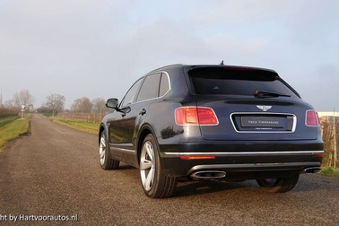 Xem Bentley Bentayga tăng tốc như siêu xe