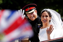 Những khung hình đẹp trong đám cưới cổ tích của Hoàng tử Harry