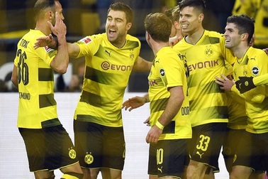 Dẫn trước 4-0, Dortmund vẫn bị rơi điểm khó tin