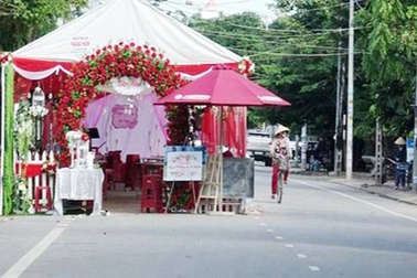 Dựng rạp đám cưới chiếm vỉa hè, lòng đường có bị phạt không?