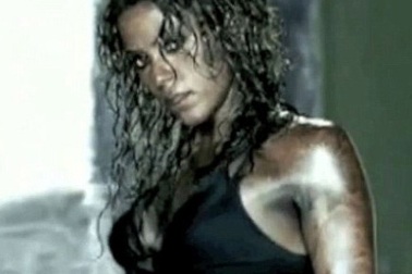 Shakira tung video clip ủng hộ World Cup 2010