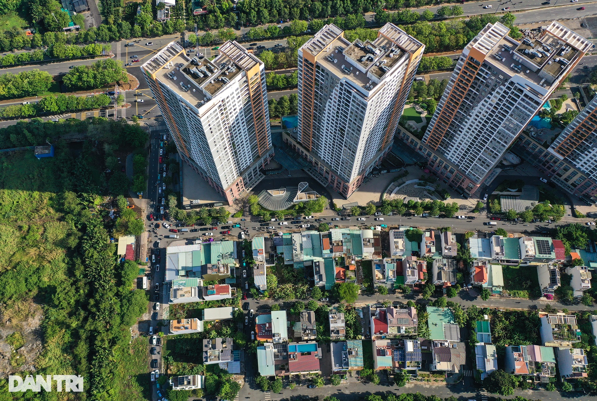 Đổi lộ trình nút giao An Phú, đường D2 lại kẹt vì lòng đường bị thu hẹp - 2 Đổi lộ trình nút giao An Phú, đường D2 lại kẹt vì lòng đường bị thu hẹp - 2