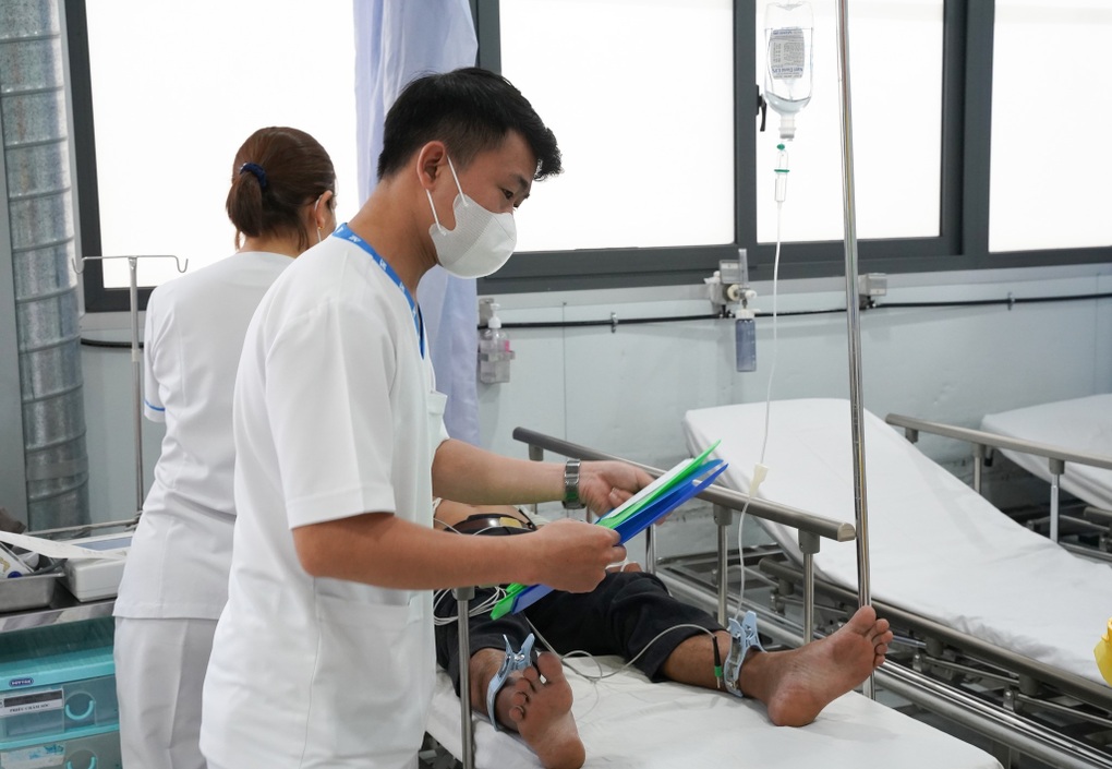 Sau cuộc nhậu, nữ sinh 14 tuổi bất ngờ co giật, hôn mê sâu - 1 Sau cuộc nhậu, nữ sinh 14 tuổi bất ngờ co giật, hôn mê sâu - 1