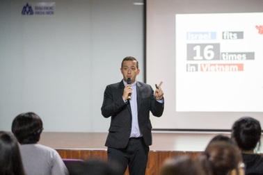 Phó Đại sứ Israel chia sẻ về khởi nghiệp với sinh viên ĐH Hoa Sen